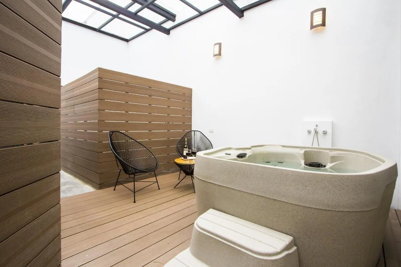 Laureles Suites By Lifeafar Medellin Colombia